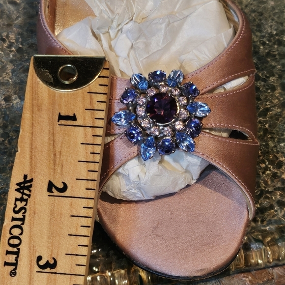 Stuart Weitzman 'Goodlife' Satin Peep Toe Pink Blush Rhinestone Heels Sz 7.5 - Picture 3 of 9